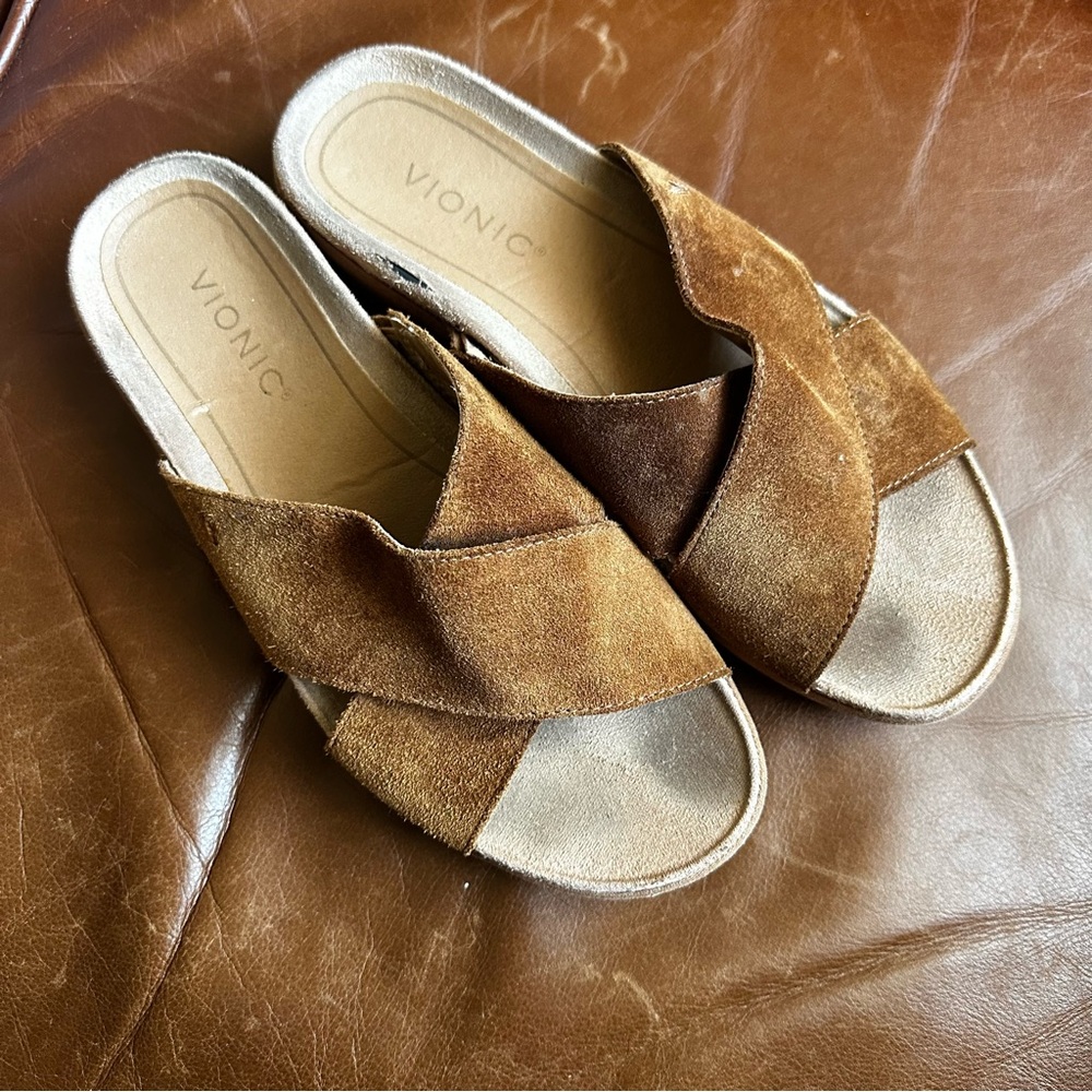 Vionic Hayden Suede